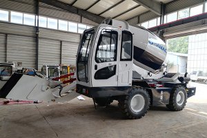 HMC400 Self-loading Concrete Mixer in Sierra Leone